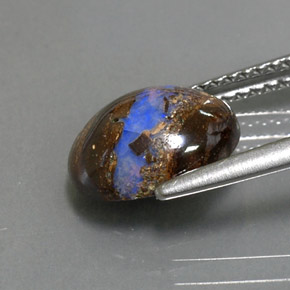 2.36カラットの天然マルチカラーボルダーオパール（10.2×8.2 mm・オーバルカット）