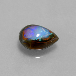 1.43カラットの天然マルチカラーボルダーオパール（8.1×6.3 mm・洋梨の形）