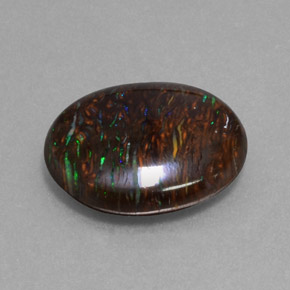 9.47カラットの天然マルチカラーボルダーオパール（16.1×14.1 mm・オーバルカット）
