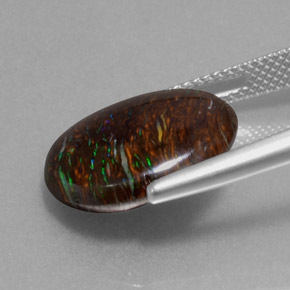9.47カラットの天然マルチカラーボルダーオパール（16.1×14.1 mm・オーバルカット）