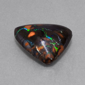 5.75カラットの天然マルチカラーボルダーオパール（13.1×12.4 mm・ファンシーシェイプ）