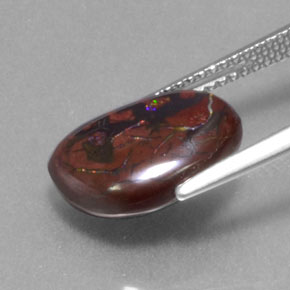 4.96カラットの天然マルチカラーボルダーオパール（13.1×9.3 mm・ファンシーシェイプ）