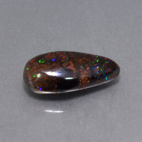 4.97カラットの天然マルチカラーボルダーオパール（15.5×7.8 mm・ファンシーシェイプ）