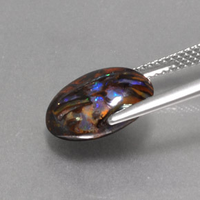 4.74カラットの天然マルチカラーボルダーオパール（12.1×10.3 mm・オーバルカット）