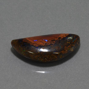 6.07カラットの天然マルチカラーボルダーオパール（18.8×9.7 mm・ファンシーシェイプ）