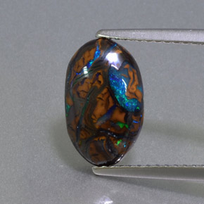 2.68カラットの天然マルチカラーボルダーオパール（11.8×7.3 mm・オーバルカット）