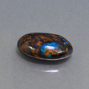 2.68カラットの天然マルチカラーボルダーオパール（11.8×7.3 mm・オーバルカット）