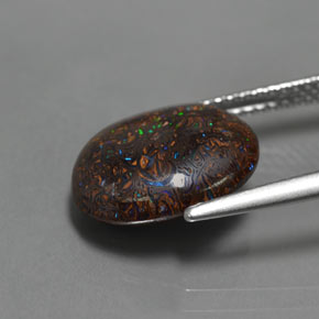 4.86カラットの天然マルチカラーボルダーオパール（13×11.1 mm・オーバルカット）