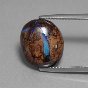 7.80カラットの天然マルチカラーボルダーオパール（13.7×11.8 mm・オーバルカット）