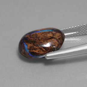7.80カラットの天然マルチカラーボルダーオパール（13.7×11.8 mm・オーバルカット）