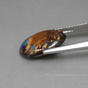 3.78カラットの天然マルチカラーボルダーオパール、オーバルカット、オペーク