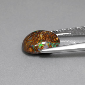 3.53カラットの天然マルチカラーボルダーオパール（11.1×8.8 mm・オーバルカット）