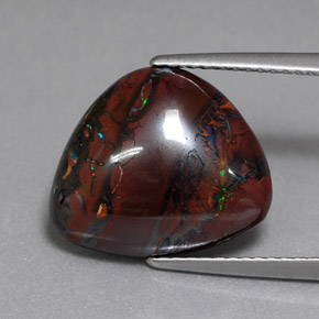 8.84カラットの天然マルチカラーボルダーオパール（15.1×12.8 mm・トリリアント）