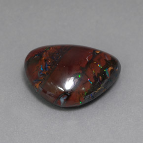 8.84カラットの天然マルチカラーボルダーオパール（15.1×12.8 mm・トリリアント）