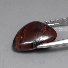 8.84カラットの天然マルチカラーボルダーオパール（15.1×12.8 mm・トリリアント）