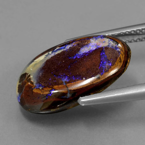 8.30カラットの天然マルチカラーボルダーオパール（17.9×12.2 mm・オーバルカット）