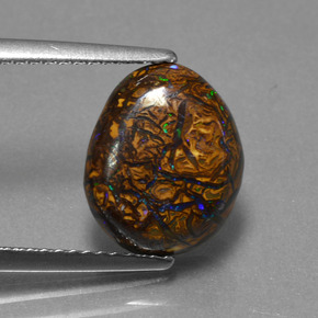 3.94カラットの天然マルチカラーボルダーオパール（11.5×9.4 mm・ファンシーシェイプ）