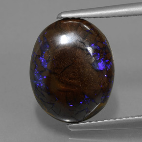7.53カラットの天然マルチカラーボルダーオパール（14.2×11.4 mm・オーバルカット）
