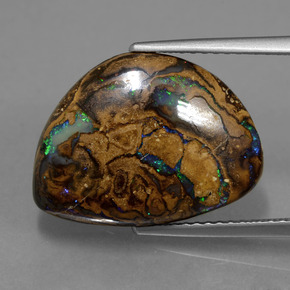 7.07カラットの天然マルチカラーボルダーオパール（17.6×13.1 mm・ファンシーシェイプ）