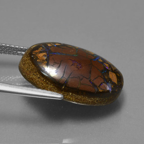 13.53カラットの天然マルチカラーボルダーオパール（19.1×13.7 mm・オーバルカット）