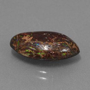 4.45カラットの天然マルチカラーボルダーオパール（16×8.7 mm・ファンシーシェイプ）