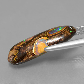 4.26カラットの天然マルチカラーボルダーオパール（18.4×6.6 mm・ファンシーシェイプ）