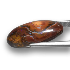 10.73カラットの天然マルチカラーボルダーオパール（19.9×10.4 mm・オーバルカット）