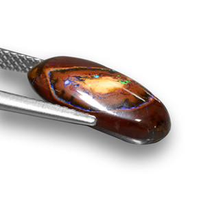 5.40カラットの天然マルチカラーボルダーオパール（15.7×8.8 mm・オーバルカット）