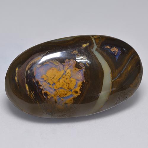 41.33カラットの天然マルチカラーボルダーオパール（31.6×18.3 mm・オーバルカット）