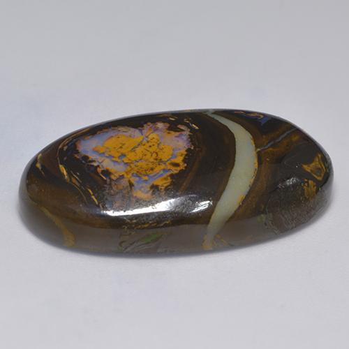41.33カラットの天然マルチカラーボルダーオパール（31.6×18.3 mm・オーバルカット）