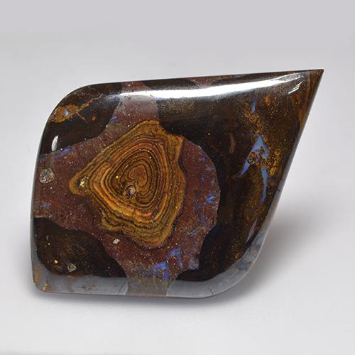 39.46カラットの天然マルチカラーボルダーオパール（42.8×30.2 mm・ファンシーシェイプ）