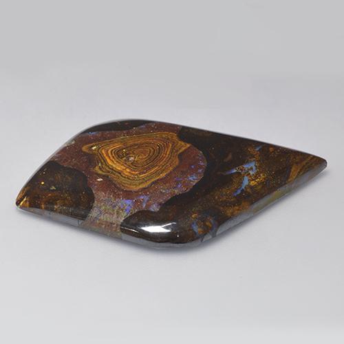39.46カラットの天然マルチカラーボルダーオパール（42.8×30.2 mm・ファンシーシェイプ）
