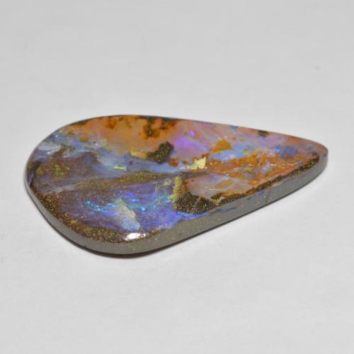 26.01カラットの天然マルチカラーボルダーオパール（36.1x23.9 mm・ファンシーシェイプ）