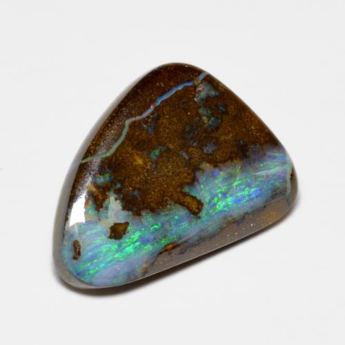 10.00カラットの天然マルチカラーボルダーオパール（19.2×13.8 mm・ファンシーシェイプ）