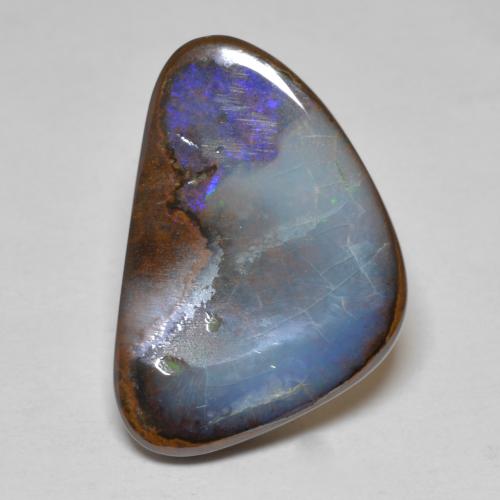 12.56カラットの天然マルチカラーボルダーオパール（21.2×14.4 mm・ファンシーシェイプ）