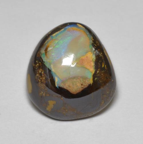 8.07カラットの天然マルチカラーボルダーオパール（14×13 mm・ファンシーシェイプ）