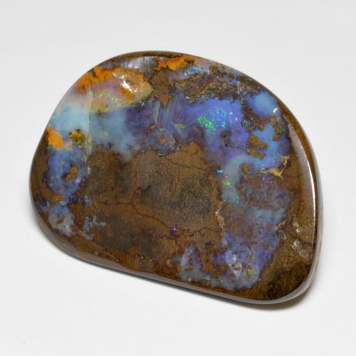 49.06カラットの天然マルチカラーボルダーオパール（41.3×29.8 mm・ファンシーシェイプ）