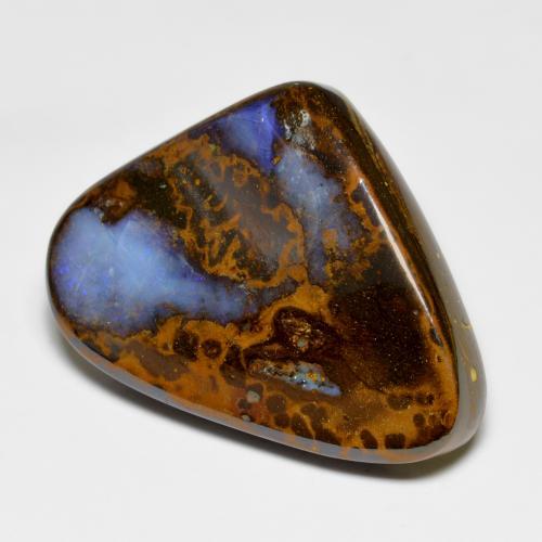 67.66カラットの天然マルチカラーボルダーオパール（35.5x26.4 mm・ファンシーシェイプ）