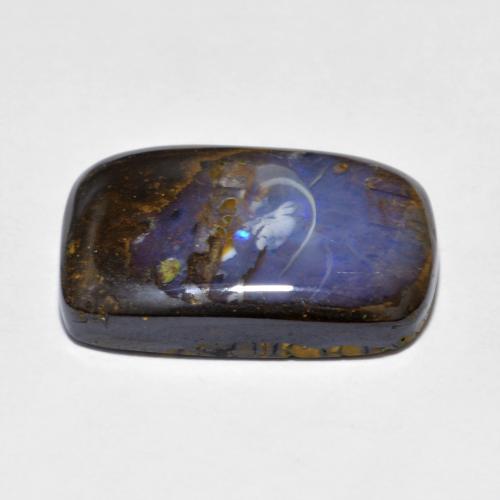 10.20カラットの天然マルチカラーボルダーオパール（17.9×11.8 mm・クッションカット）