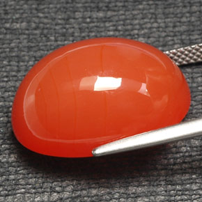 20.16カラットの天然レッドオレンジカーネリアン（19.9×14.2 mm・オーバルカット）