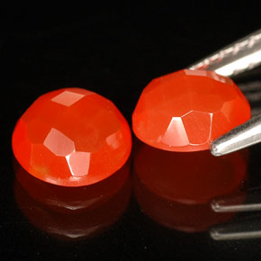 カラットの天然オレンジカーネリアン（5.77 mm・透明）