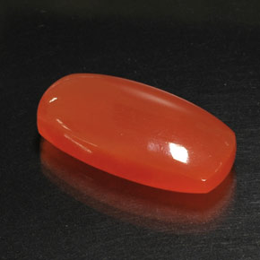17.62カラットの天然レッドオレンジカーネリアン（25.3×12.3 mm・透明）