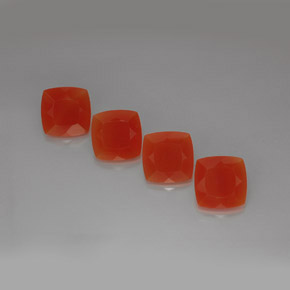 カラットの天然レッドオレンジカーネリアン（10×10 mm・クッションカット）