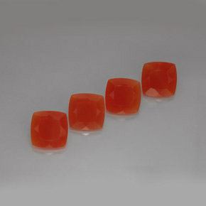 カラットの天然レッドオレンジカーネリアン（10×10 mm・クッションカット）