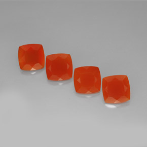 カラットの天然レッドオレンジカーネリアン（10.1×10.1 mm・クッションカット）