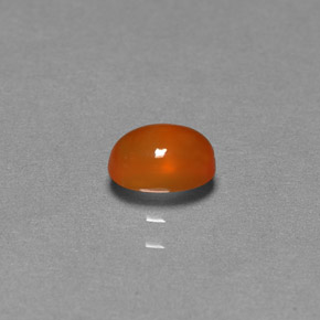 0.47カラットの天然オレンジカーネリアン（5.8×3.9 mm・透明）