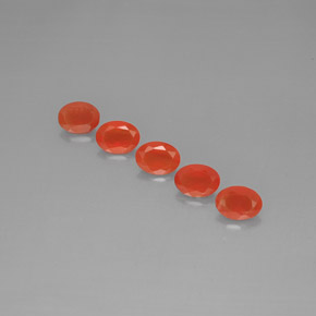 カラットの天然レッドオレンジカーネリアン（7.1×5.4 mm・透明）