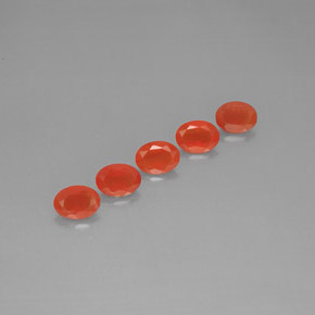 カラットの天然レッドオレンジカーネリアン（7.1×5.4 mm・透明）