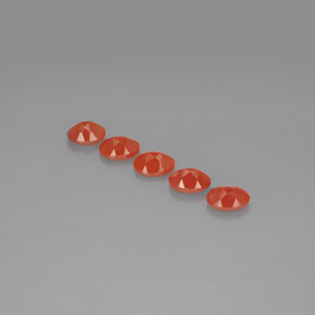 カラットの天然レッドオレンジカーネリアン（7.1×5.4 mm・透明）