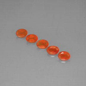 カラットの天然レッドオレンジカーネリアン（6.9×5.1 mm・透明）